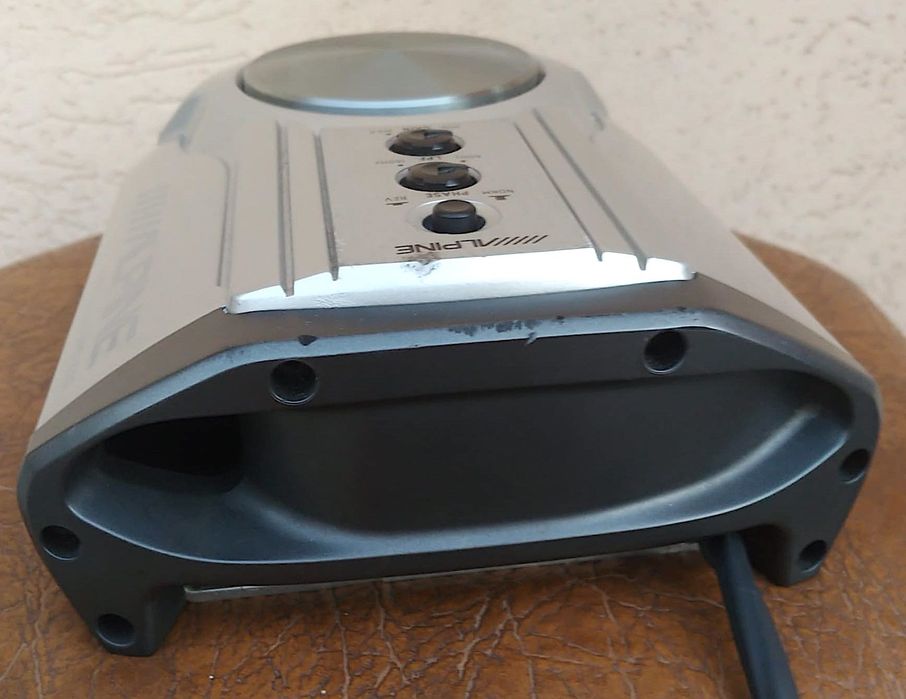 Alpine SWD-1600 subwoofer auto