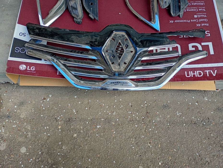Semnalizatoare stg/dreapta grile bara fața Renault Espace 5 siglă, ornamente cromate suport grilă calandru  grile bară jos