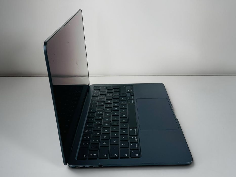 Apple MacBook Air 13 M2 8RAM 256GB Midnight 90% Батерия! Гаранция!