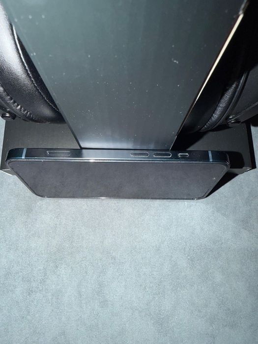 продам айфон 13.