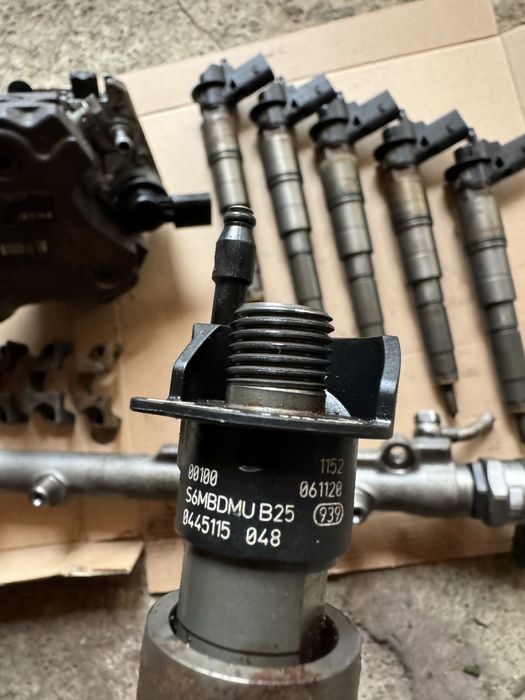 Помпа,дюзи,рейл бмв х3,е83 218кс(pompa,diuzi,reil bmw x3,e83 218hp)