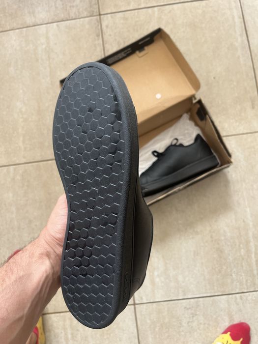 Нови обувки Adidas номер 38 с кутия.