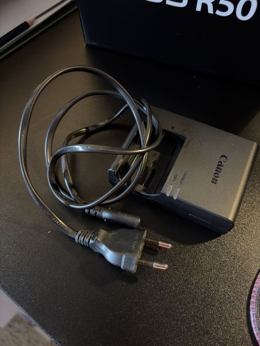 *Canon EOS R50 + obiectiv 50mm f/1.8 STM*