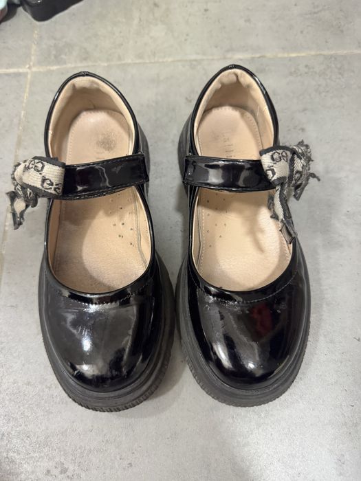 Продам школьные туфли. Размер 30 на 6-7 лет.