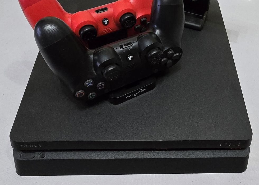 Vand consola Sony PlayStation 4 slim