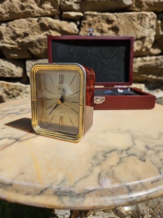 SEIKO часовник будилник