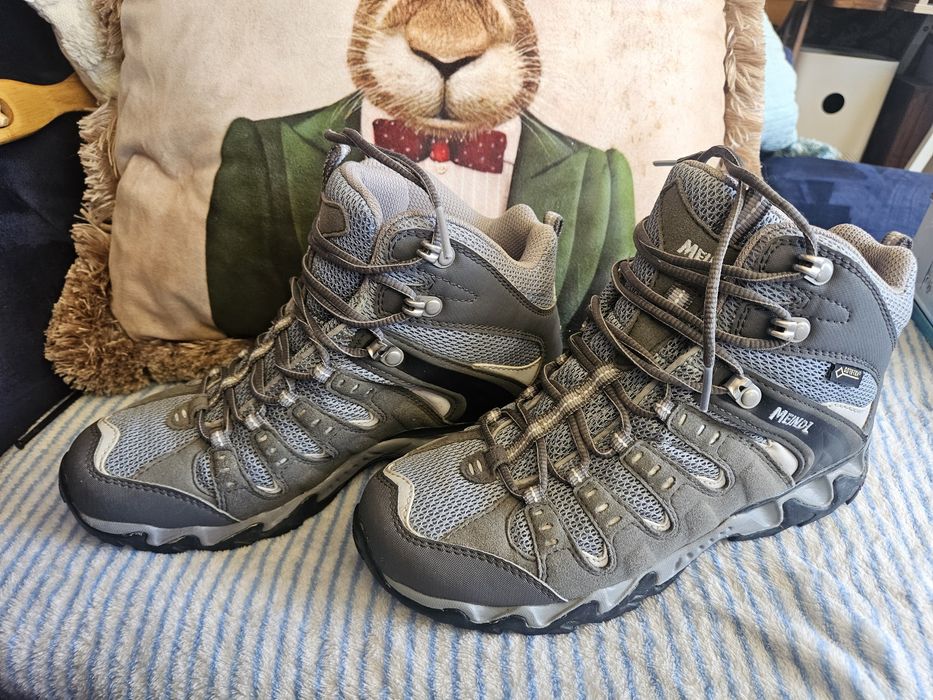 Туристически обувки Meindl