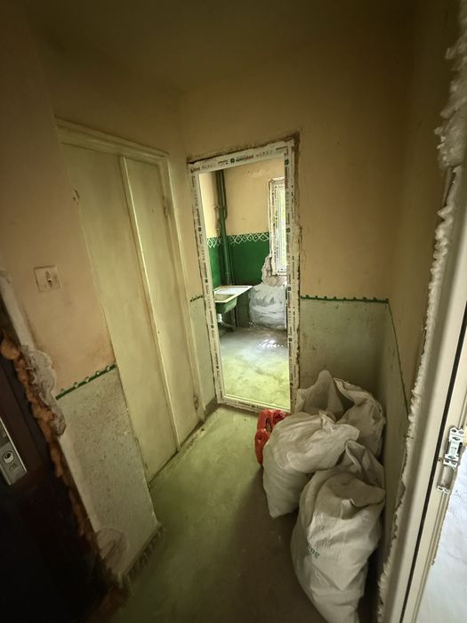 Vând apartament în Alexandria cu două camere semidecomandat langă autogara București 2 din 4