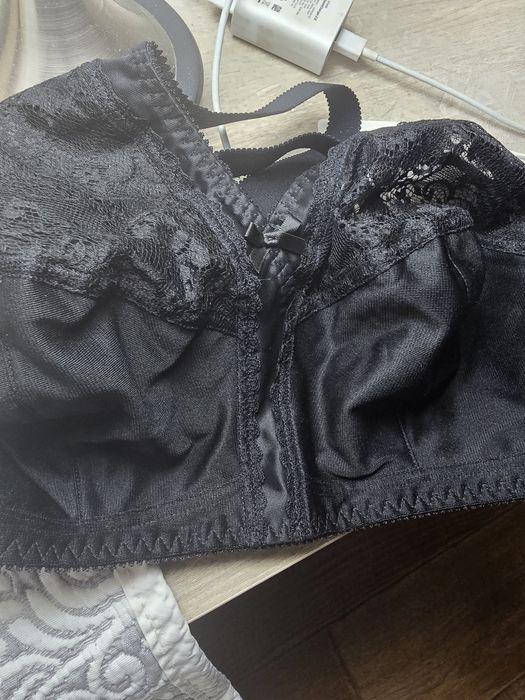 Продам бюстгальтер,размер 95F