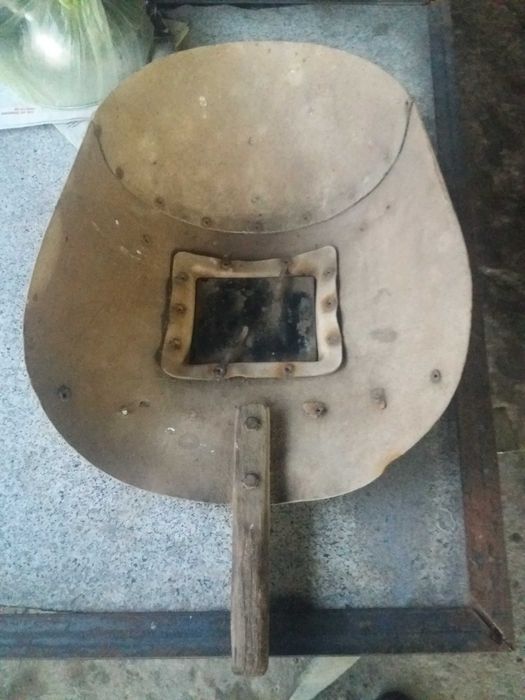 Продавам стара маска