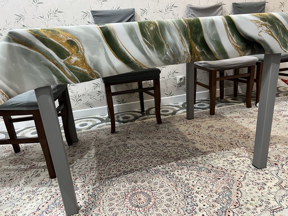 Продам стеклянный стол недорого