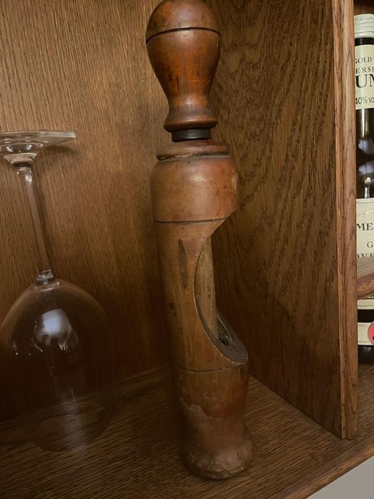 Dispozitiv montat dopuri pluta, vechi, deosebit