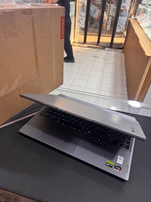 Lenovo LOQ 15ARP9