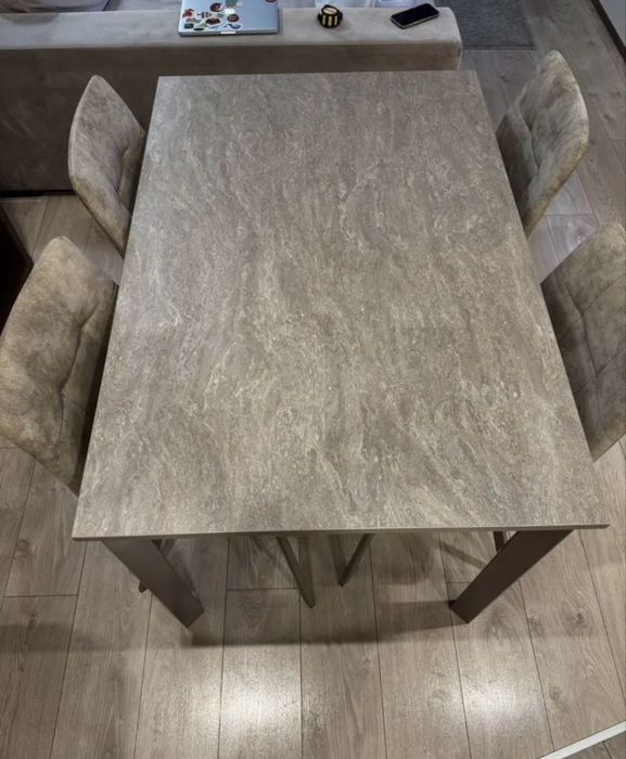 Стол со стульями