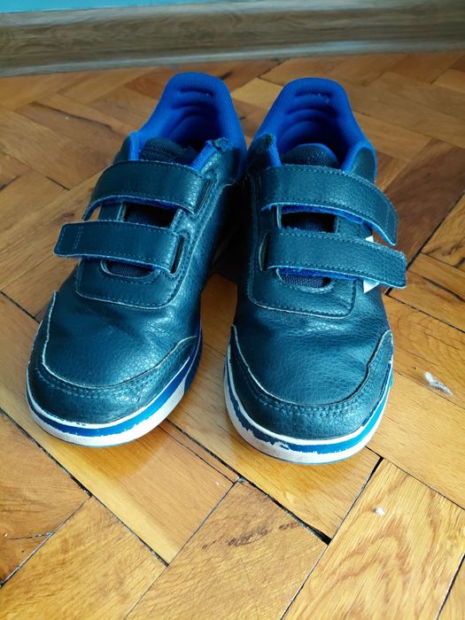 Подарявам маратонки Адидас