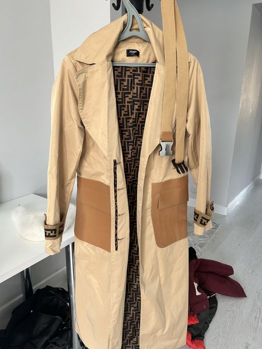 Куртки пуховики тренчи