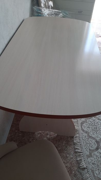 Продам обеденный стол