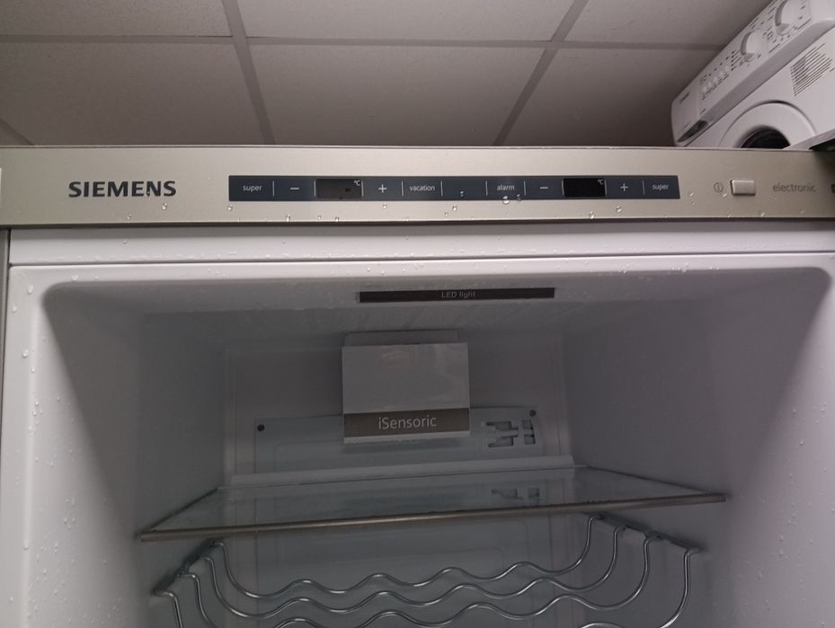 Иноксов комбиниран хладилник с фризер Сименс Siemens 2 години гаранция