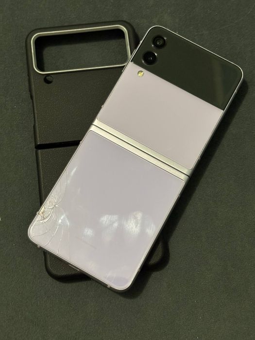 Продам Samsung Galaxy Z Flip 3