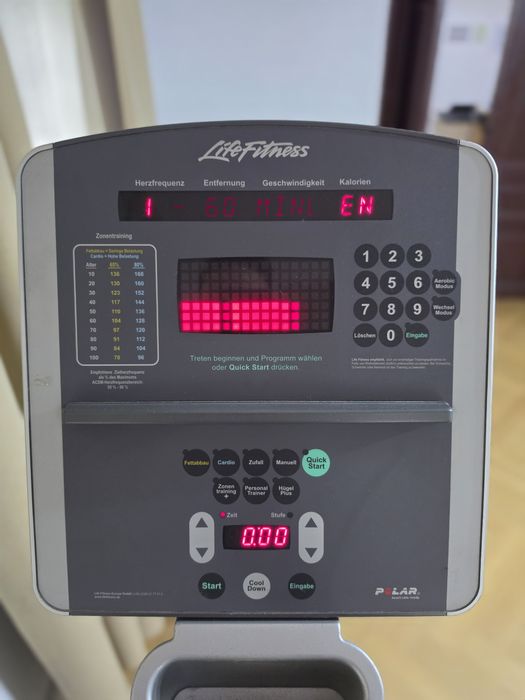 Aparat profesional - LifeFITNESS - Eliptic ca nou