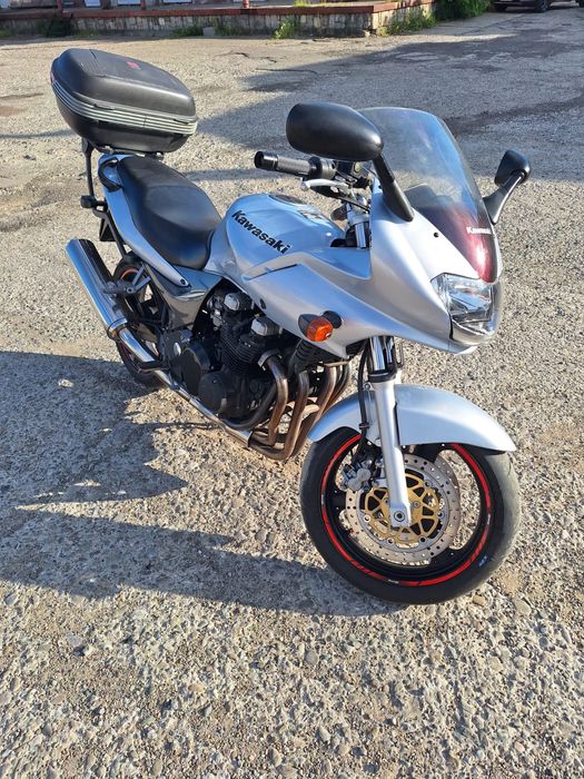 Vând motocicleta Kawasaki ZR-7S, 2003.