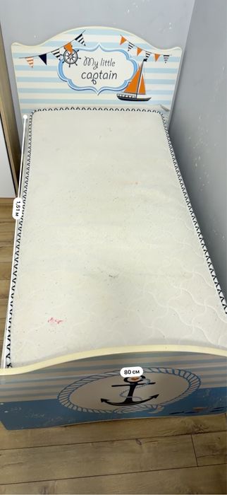 Продам кровать с матрасом  срочно