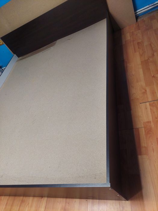 Pat cu saltea dimensiune 160/200