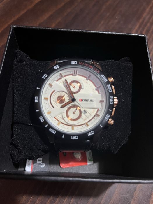 Нов мъжки часовник с етикет