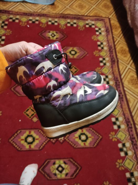 Комбинезон + сапожки + шапочка + пакет одежды