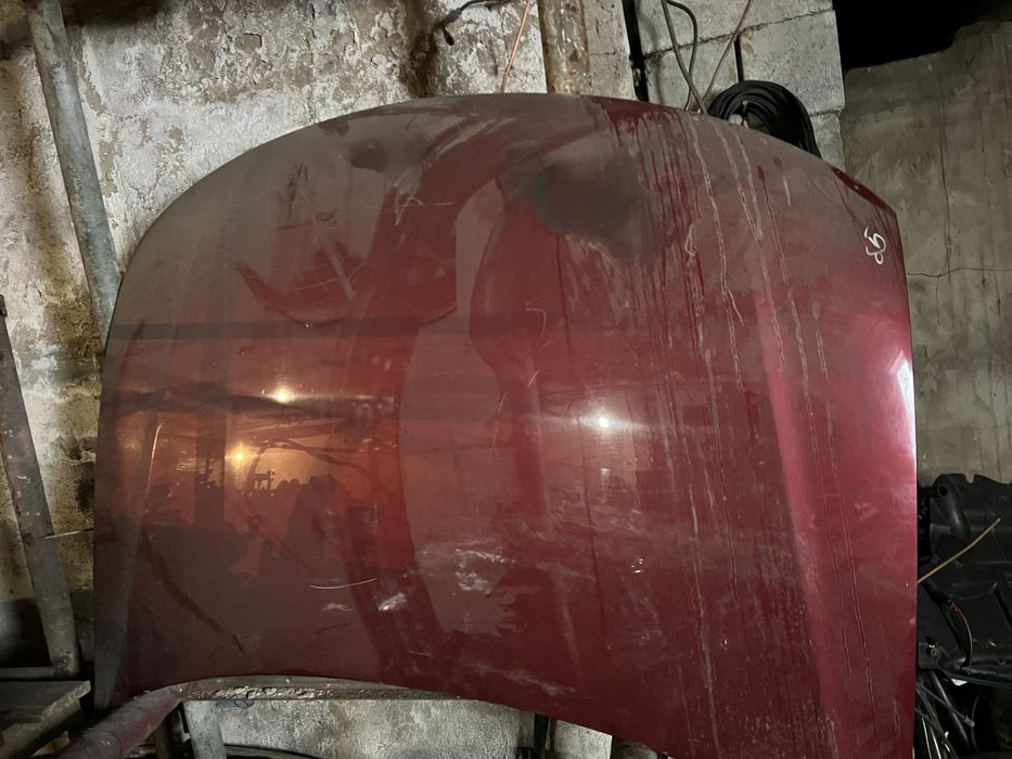 Капот на Пассат Б5