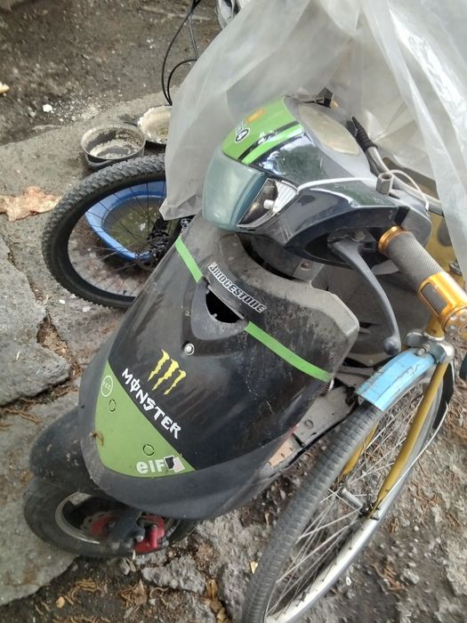 Продам скутер  стоит на ЖД приходите смотрите