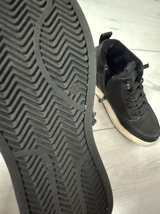 Продам детскую осеннюю обувь