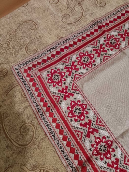 Продавам каре от ленена панама ръчно шито