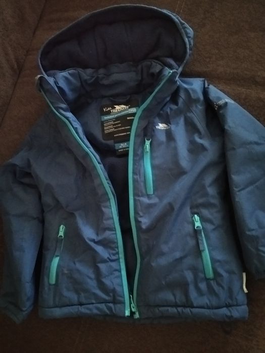 Продавам детски якета и ски панталони