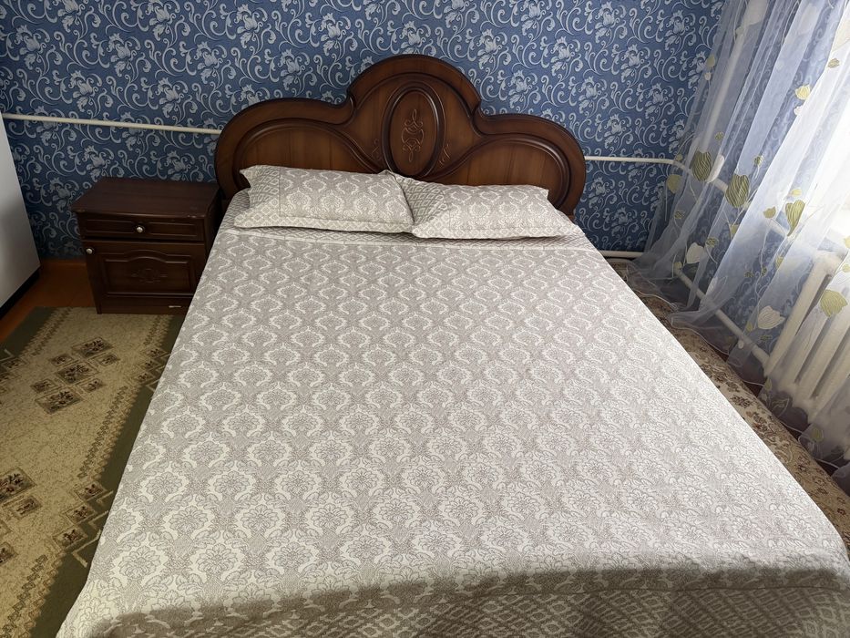 Продается кровать с комодом