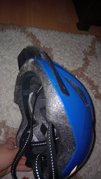 Casca pur tata Doar pe trotineta manuala nu este trantita sau griata