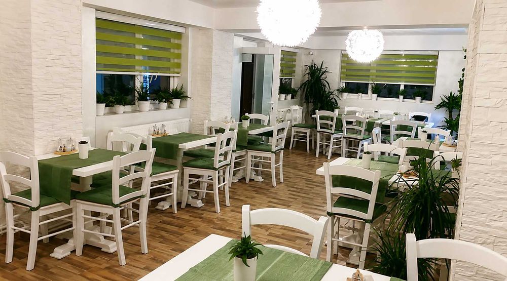 Spațiu comercial HoReCa, 283 mp, terasă, cazare personal — central Mangalia