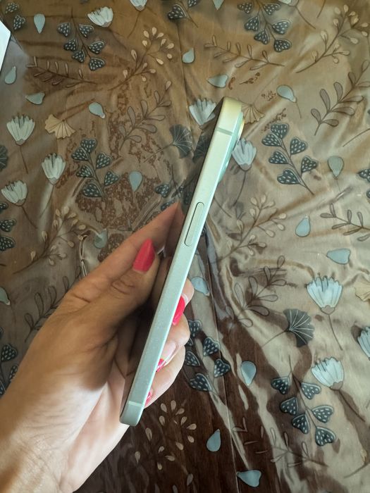 iPhone 15 Green / Айфон 15 зелен