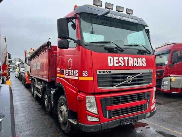 камион четириосен самосвал