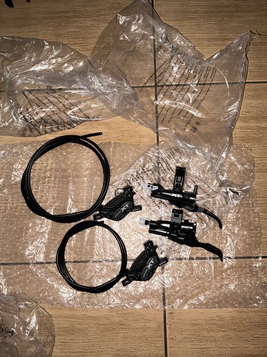 Set frane Shimano XT BL-M8200/BR-M8220 4 pistoane