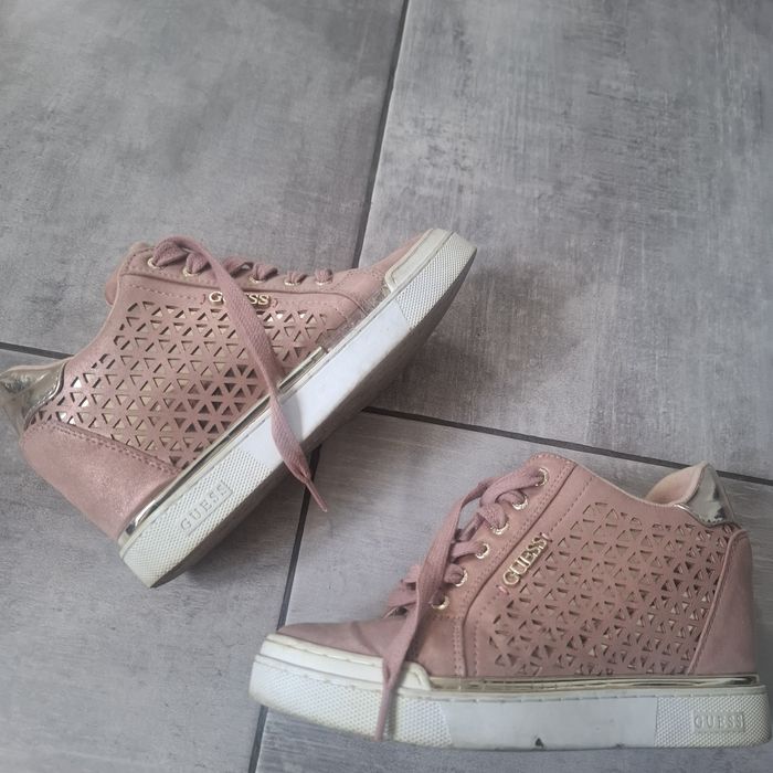 Adidasi guess marimea 36