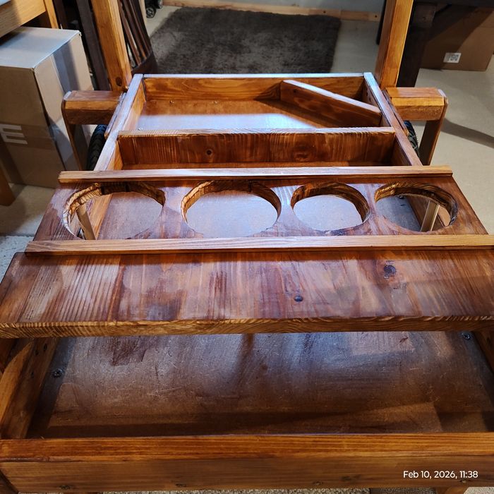 Маса, помощна маса с колела.