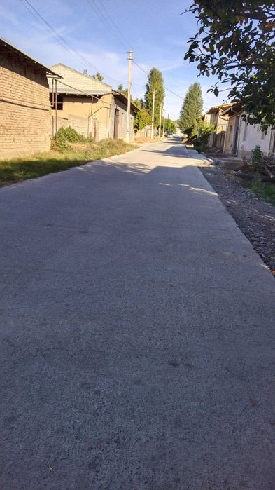 Ховли-жой сотилади.