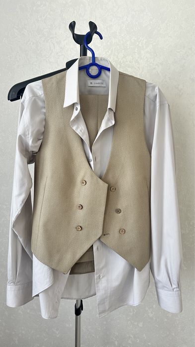 Костьюм тройка в отличном состоянии!