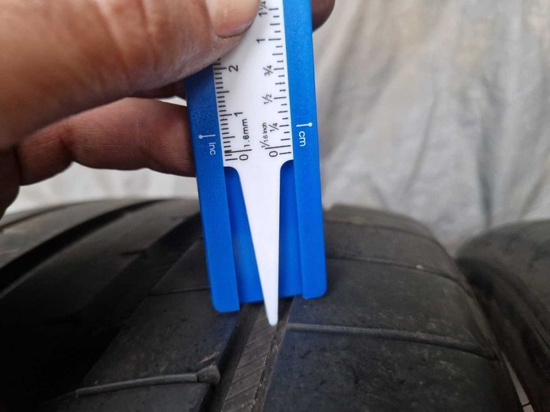 2 Goodyear R19 255/35
летни гуми
DOT0920