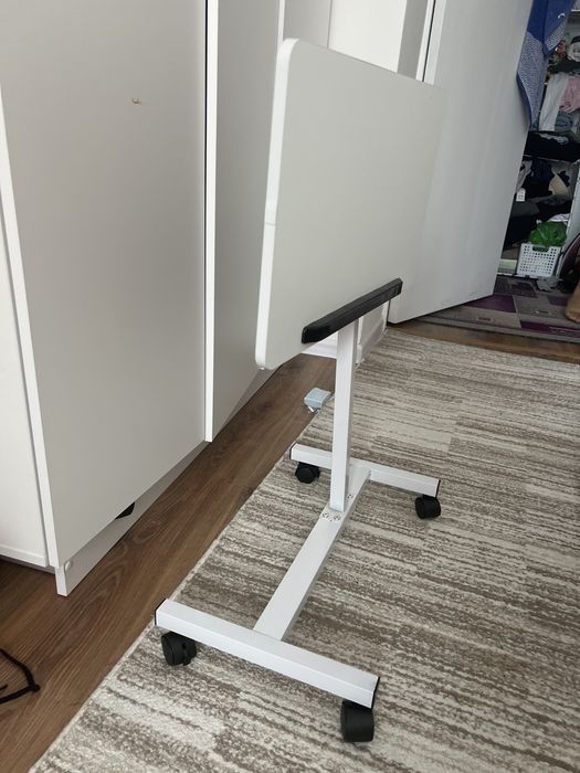 Стол регулируемый