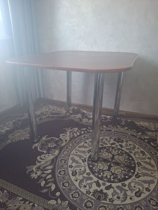 Продам стол хорошего состояния