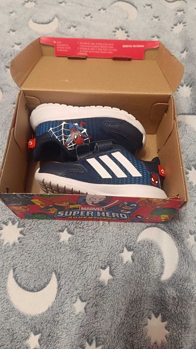 Adidas детски маратонки номер 21