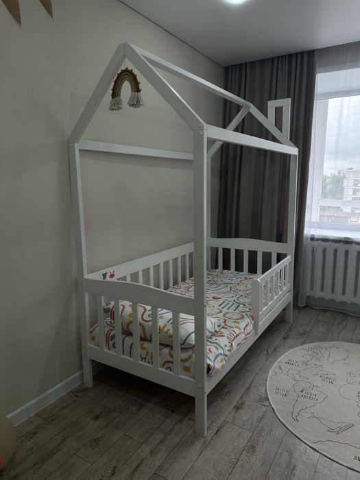 Продам кровать домик
