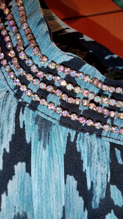 Продам      платье